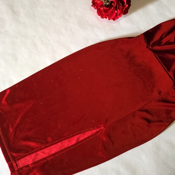 Deep V Neck Midi Dress - Red - Picture 4 of 5